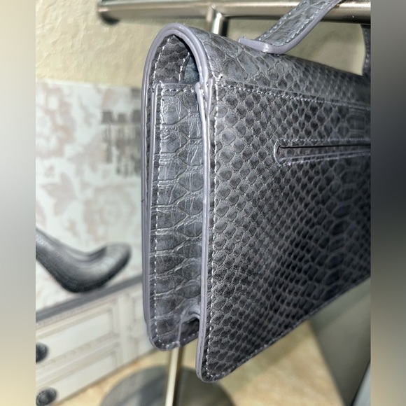 Lulu Dharma - Gray Bamboo Clutch
LULU DHARMA, NWOT - Picture 3 of 10